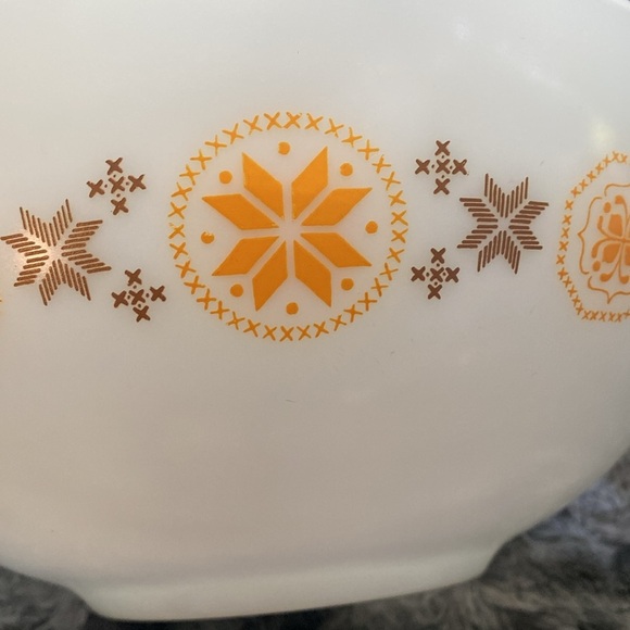 Vintage 1960 Pyrex Town & Country Cinderella
Bowl 444 4QT - Picture 8 of 12